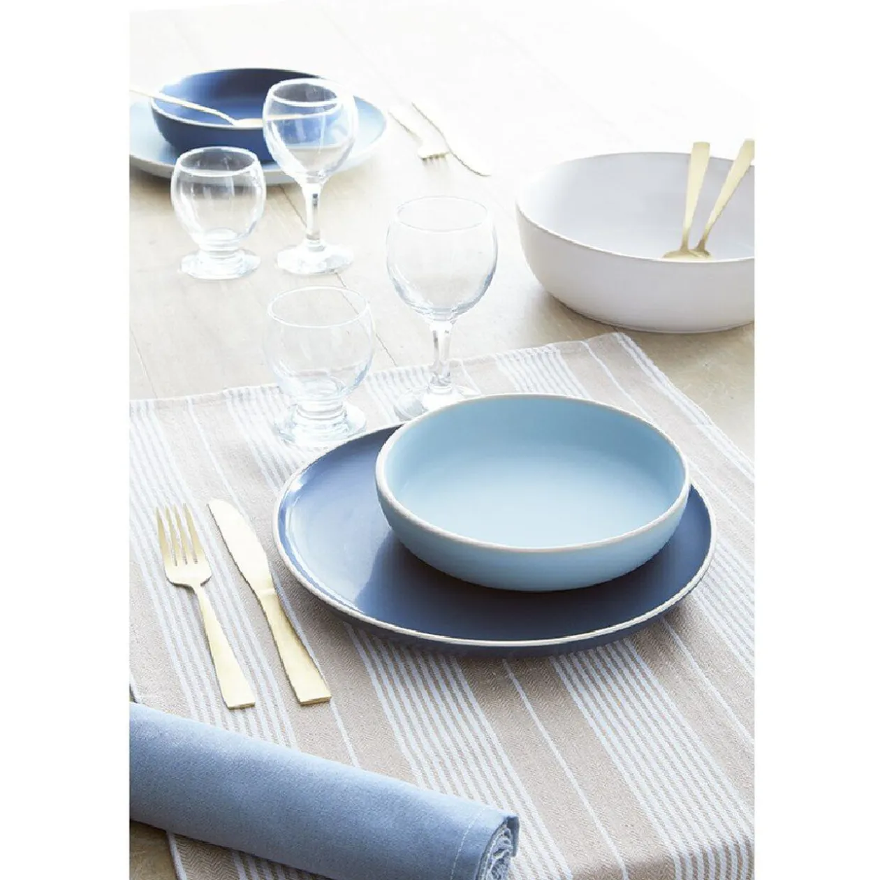 Assiette creuse en faïence blanc avec liseré crème