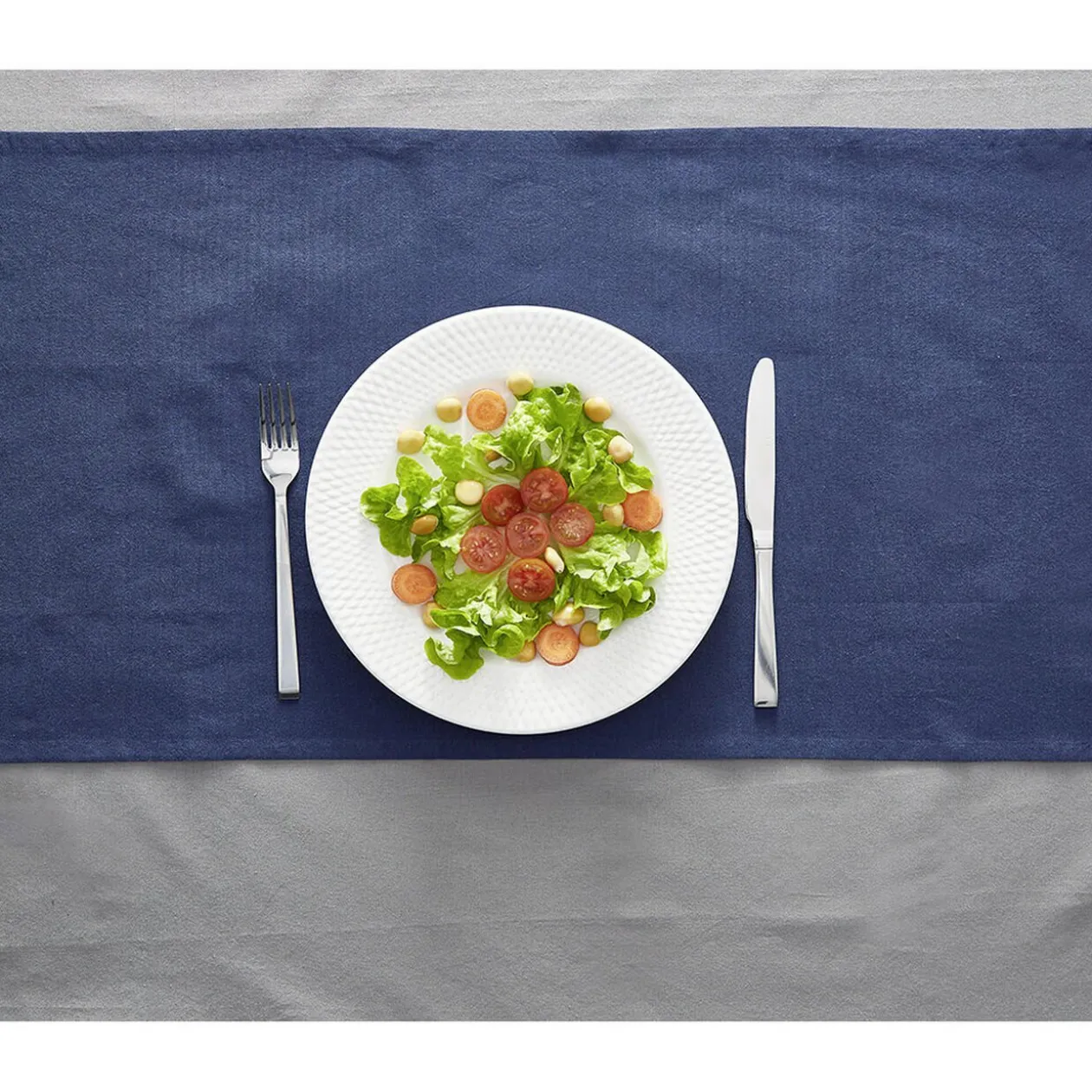 Assiette ronde plate céramique à rebord embossé uni blanc