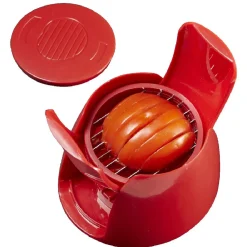 Coupe tranches tomate mozzarella oeuf dur